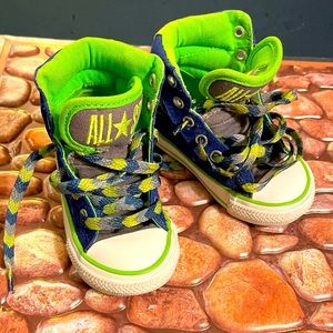 All star Converse Toddler size 5 crayola denim bright blue/ green